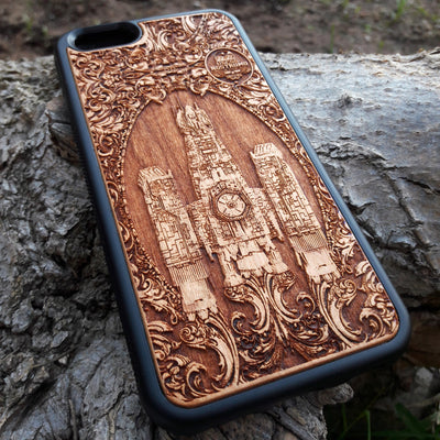 Wooden phone case with detailed Nostromo ship design from the Alien movie, engraved for iPhone , Samsung Galaxy S, and other models. Perfect for sci-fi and Alien franchise fans, offering protection and style.