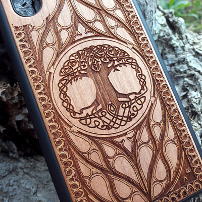 Wood phone case featuring a laser-engraved Tree of Life design surrounded by intricate Celtic-inspired patterns. Durable and stylish, this case is compatible with iPhone , 15, 14, 13, 12, 11, Pro Max, Mini, and Samsung Galaxy S, S24, S23, S22, S21, S20 Ultra, Plus, Note 20. A perfect accessory for nature lovers and fans of Celtic art.