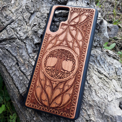 Wood phone case featuring a laser-engraved Tree of Life design surrounded by intricate Celtic-inspired patterns. Durable and stylish, this case is compatible with iPhone , 15, 14, 13, 12, 11, Pro Max, Mini, and Samsung Galaxy S, S24, S23, S22, S21, S20 Ultra, Plus, Note 20. A perfect accessory for nature lovers and fans of Celtic art.