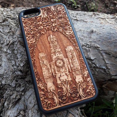 Wooden phone case with detailed Nostromo ship design from the Alien movie, engraved for iPhone , Samsung Galaxy S, and other models. Perfect for sci-fi and Alien franchise fans, offering protection and style.