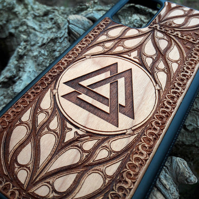 Viking Valknut Symbol Wood Phone Case for iPhone & Samsung Galaxy featuring laser-engraved Viking art. Compatible with iPhone 15, 14, 13, 12, 11 Pro Max Mini & Samsung Galaxy S24 S23 S22 S21 S20 Ultra Plus. Durable and stylish.