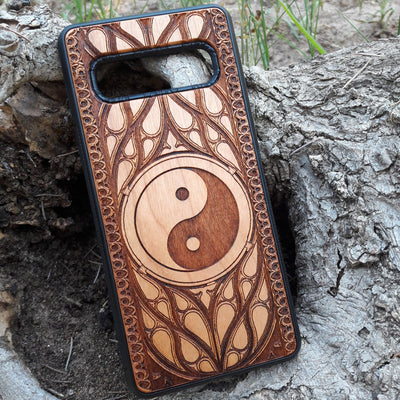 Wooden phone case with a laser-engraved Yin Yang symbol surrounded by a detailed Gothic pattern. Slim, durable, and designed for iPhone , 15, 14, 13, 12, 11 Pro Max Mini and Samsung Galaxy S, S24, S23, S22, S21, S20 Ultra Plus, Note 20. Ideal for those who appreciate balance and spiritual symbols in their phone accessories.