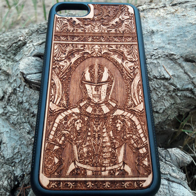 Wooden phone case with carved medieval knight armor and gothic design, compatible with iPhone , 15, 14, 13, 12, Samsung Galaxy S, S24, S23, S22, S21. Ideal for lovers of history and gothic art.