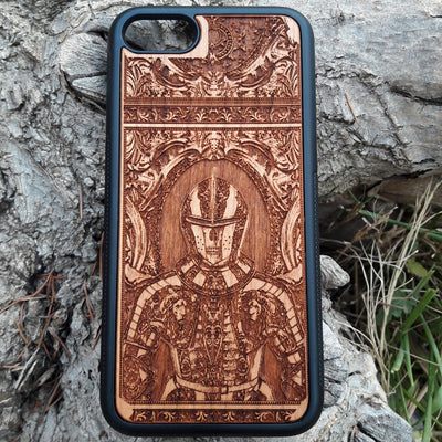 Wooden phone case with carved medieval knight armor and gothic design, compatible with iPhone , 15, 14, 13, 12, Samsung Galaxy S, S24, S23, S22, S21. Ideal for lovers of history and gothic art.