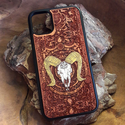 Ram skull wooden phone case with a pentagram, hand-painted and laser-engraved on cherrywood. Compatible with iPhone -11 Pro Max, Galaxy S-S20. Gothic and occult-inspired phone case.