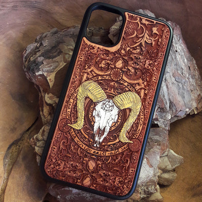 Ram skull wooden phone case with a pentagram, hand-painted and laser-engraved on cherrywood. Compatible with iPhone -11 Pro Max, Galaxy S-S20. Gothic and occult-inspired phone case.