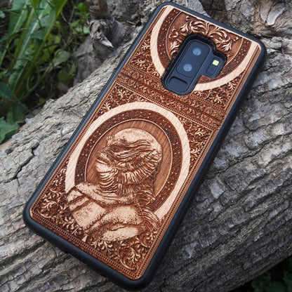 Wooden phone case with intricate carving of the Creature from the Black Lagoon design, crafted for iPhone 16, Samsung Galaxy S25. Perfect for horror fans and collectors, offering premium protection and gothic style.