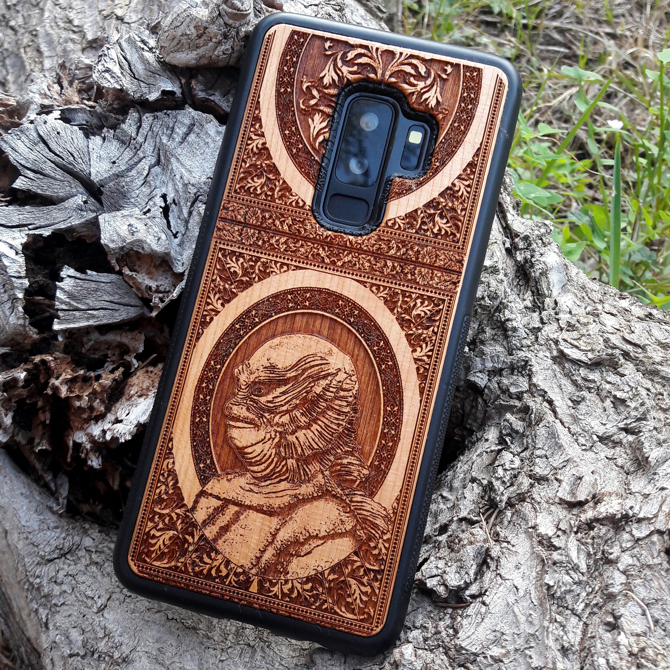 Wooden phone case with intricate carving of the Creature from the Black Lagoon design, crafted for iPhone 16, Samsung Galaxy S25. Perfect for horror fans and collectors, offering premium protection and gothic style.