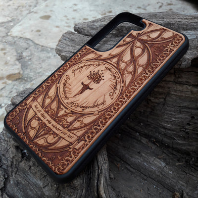 Lord of the Rings wood phone case featuring the White Tree of Gondor, Elvish script, and the iconic quote 'Not all those who wander are lost.' Laser-engraved for intricate detailing and crafted for durability, this case is compatible with iPhone , 15, 14, 13, 12, 11, Pro Max, Mini, and Samsung Galaxy S, S24, S23, S22, S21, S20 Ultra, Plus, Note 20. A perfect protective accessory for Tolkien fans.