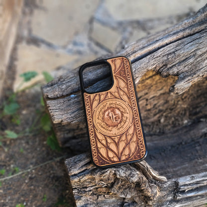 Lord of the Rings wood phone case featuring the Eye of Sauron surrounded by Elvish script and intricate, elegant patterns. Laser-engraved for durability and unique artistry, this case is compatible with iPhone 16, 15, 14, 13, 12, 11, Pro Max, Mini, and Samsung Galaxy S25, S24, S23, S22, S21, S20 Ultra, Plus, Note 20. A stunning and protective accessory for Tolkien fans.