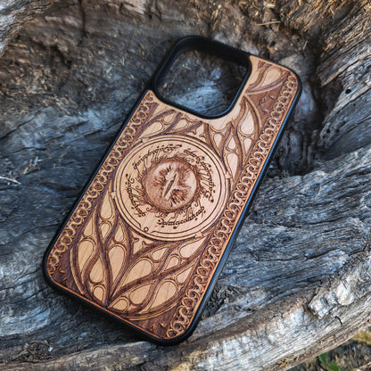 Lord of the Rings wood phone case featuring the Eye of Sauron surrounded by Elvish script and intricate, elegant patterns. Laser-engraved for durability and unique artistry, this case is compatible with iPhone 16, 15, 14, 13, 12, 11, Pro Max, Mini, and Samsung Galaxy S25, S24, S23, S22, S21, S20 Ultra, Plus, Note 20. A stunning and protective accessory for Tolkien fans.