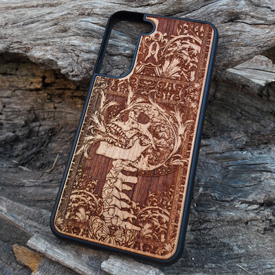 Wooden phone case with a detailed carved skull design from Scream, available for iPhone , iPhone 15, Galaxy S, Galaxy S24, and more. Perfect for fans of horror and gothic art, offering durability and unique style.