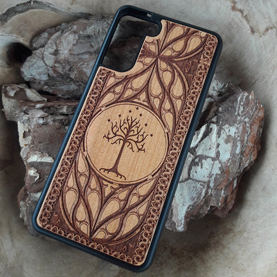 Lord of the Rings wood phone case featuring the White Tree of Gondor with intricate Elvish-inspired patterns. Laser-engraved for elegance and durability, this case is compatible with iPhone , 15, 14, 13, 12, 11, Pro Max, Mini, and Samsung Galaxy S, S24, S23, S22, S21, S20 Ultra, Plus, Note 20. A stylish and protective accessory for Tolkien fans.