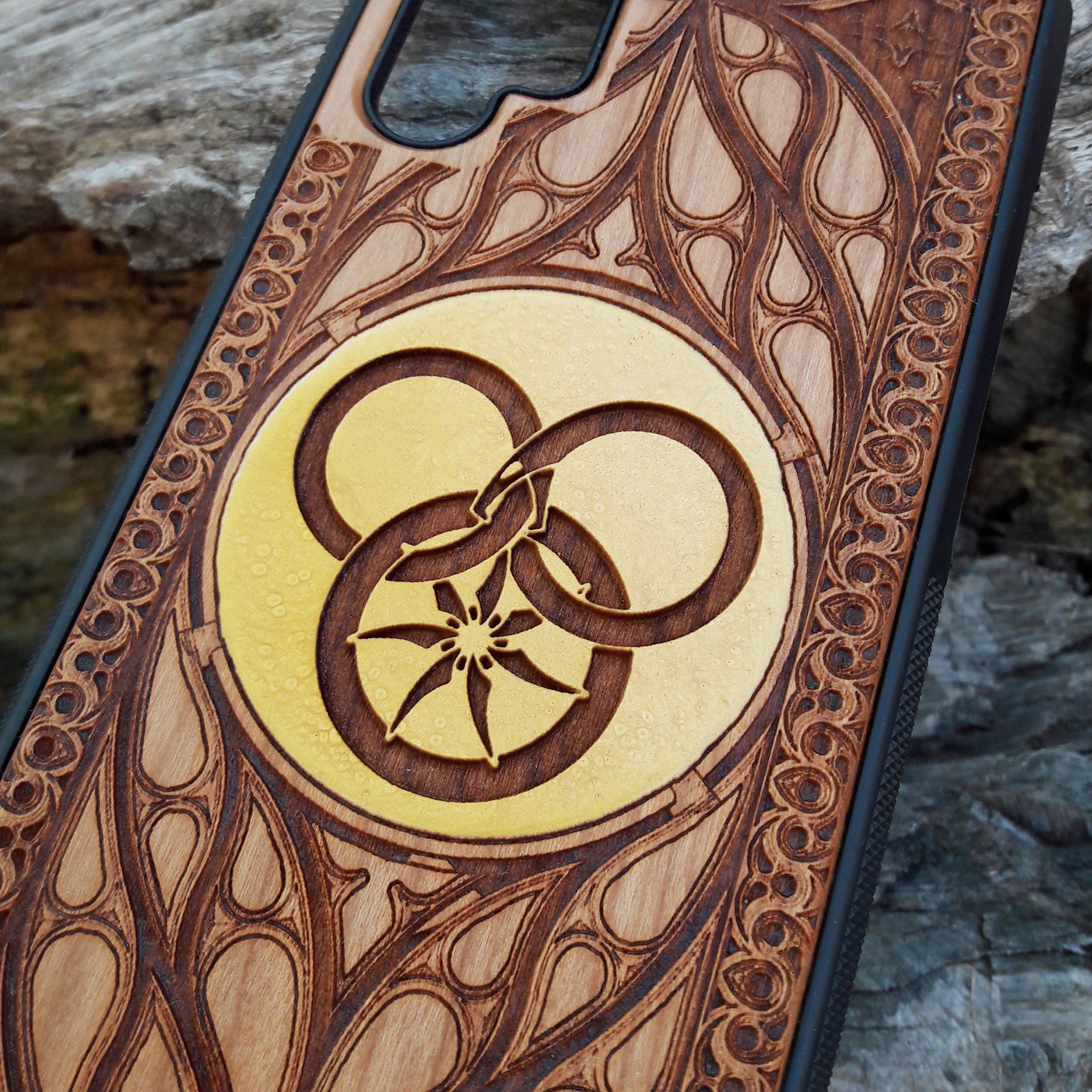 wood phone case wheel of time
